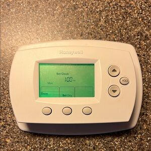 Honeywell TH6220D1002 White Digital Thermostat
